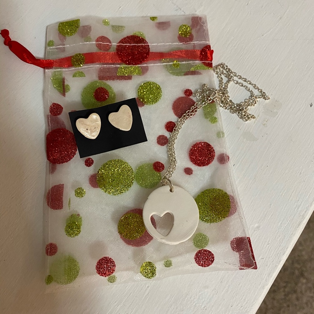 Eating and necklace set